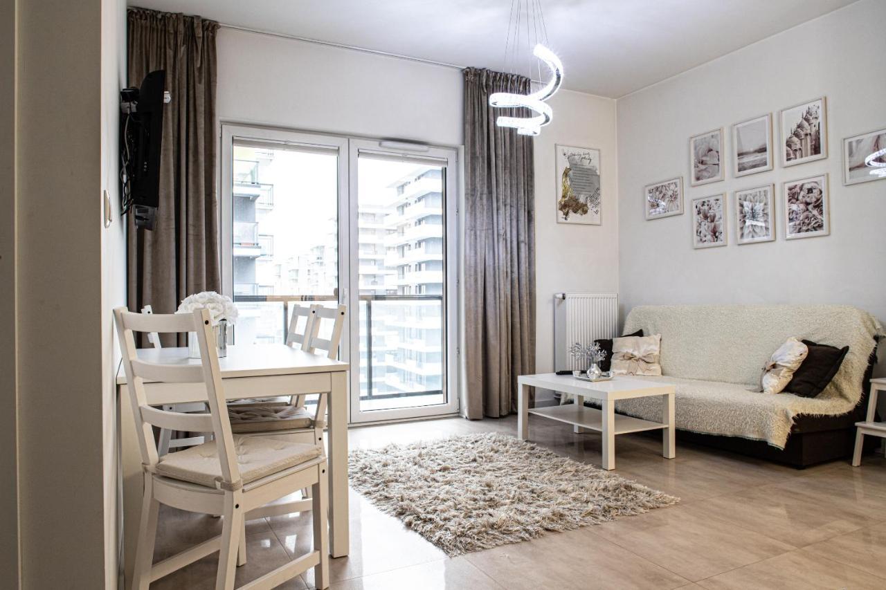 Wola Glamour Apartment Varsóvia Exterior foto